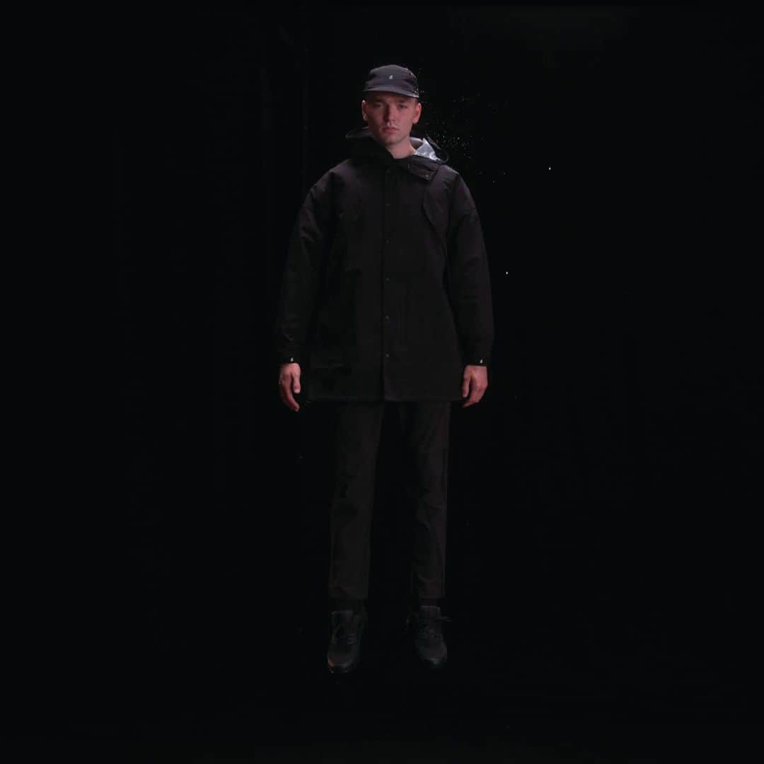 のインスタグラム：「Our Performance range will handle anything you can throw at it - wind, rain and snow. It embraces a future where the ability to move freely across cities and landscapes in all weathers is part of our daily lives.⁠ ⁠ 1. 3layer Big Flap Coat, 3layer Tech Jet Cap, Stormfleece Switch Pants⁠ 2. Cordura Rip Hoody Jacket & Inner Vest, Quarter Knit Congaree, Pin Tuck Pants⁠ .⁠ .⁠ .⁠ #gramicci #photography⁠ #indoorlifestyle #urbanexplorer ⁠#outdoorlifestyle #urbanexploration #urbanoutdoor #outdoorfashion #performance #fashion #stylish #model #gowiththeoriginal⁠ #climbing #nature #fashioninnature #streetwear #streetstyle #winterfashoin #fleecepants #menspants #cozypants」
