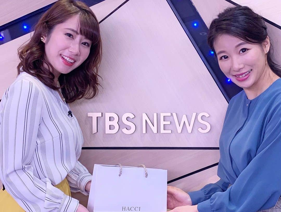 島津久美子さんのインスタグラム写真 - (島津久美子Instagram)「あっという間に1週間！！* TBS NEWSでは素敵なキャスター•アナウンサーの方々やスタッフの皆さんとの出会い‼︎そして一緒に働くことができた時間も財産です😊💕 * 最終日にみんな集まってくれて嬉しかったぁ😭✨* 勤務で来られないという子は、前もってサプライズしてくれたり... さらに卒業した今も遊んでくれたりと......🥺✨💕* 本当に幸せ者だなぁ〜と感じながら、温かい気持ちで過ごした1週間でした🥰🙇‍♀️‼︎‼︎* #みんなありがとう❤︎ #思い出の写真 #卒業式 #記念写真 #アナウンサー #女子アナ #ニュースキャスター #女子アナ大集合 #tbsnews #newscaster #thankyou ※みんな撮影の瞬間のみマスクを外しています」12月9日 0時27分 - kumiko_shimazu