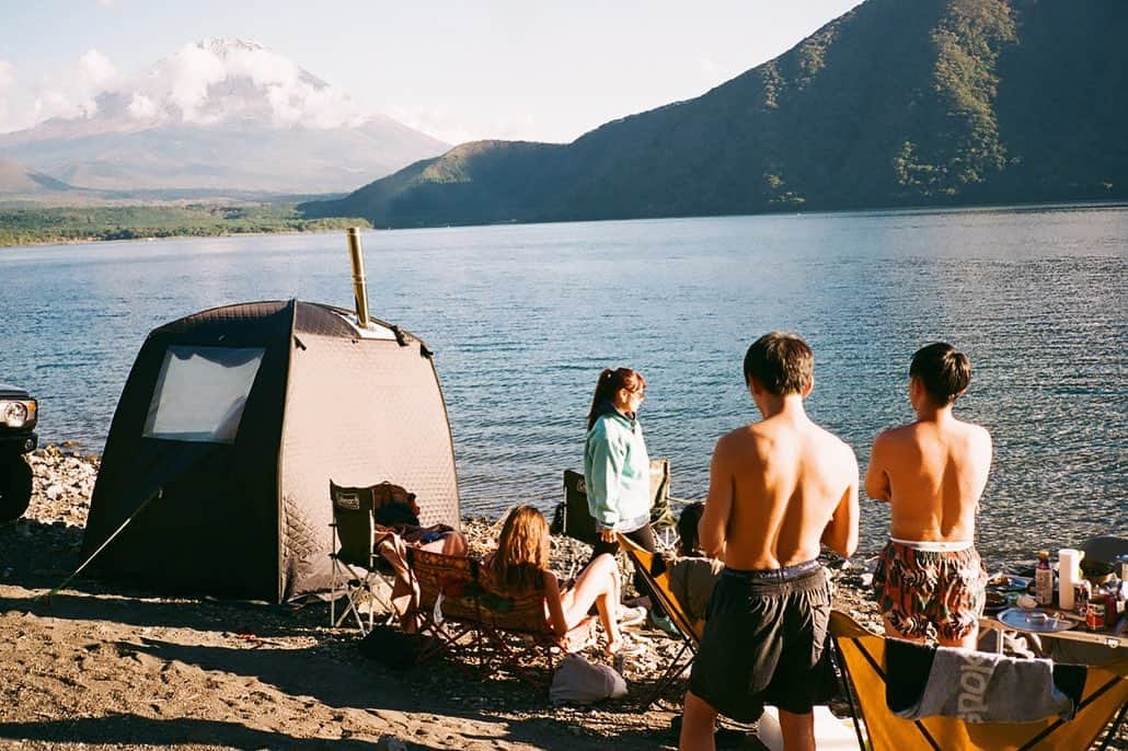 Kayumi Asukaのインスタグラム：「Contax T3で撮影した写真をやっとこさ現像。 秋キャンプ最高だた🏕 #contaxt3  #kodak  #浩庵キャンプ場」