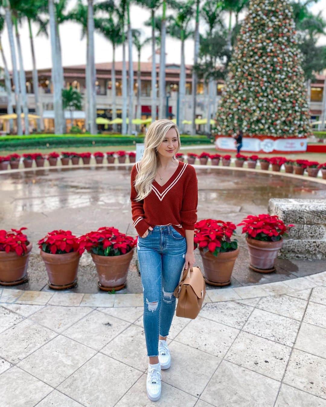 サシャ・カリスのインスタグラム：「A Christmasy🎄date night in Miami❤️Have you put your Christmas tree up yet? ❤️💚」