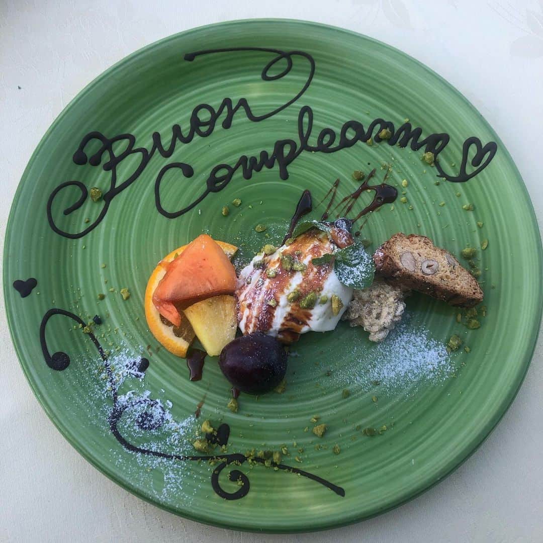 のインスタグラム：「Birthday MION 🎂🎂🎂  嬉しかった〜 おいしかった〜  #お誕生日 #デザート」
