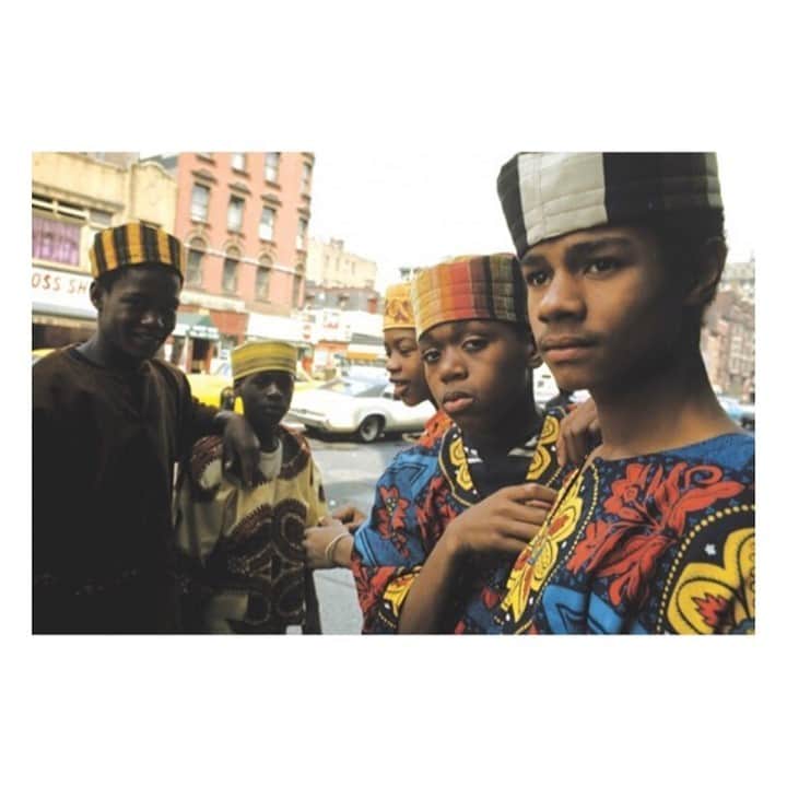 マッタのインスタグラム：「Harlem, 1970- Captured by Jack Garofalo⁠ ...that's the thing about you, NYC, no matter where we travel, it’s you that teaches us how to make it on our own best💛 Feeling grateful for the people that make up this great city and the crossroads that lead us all here.」