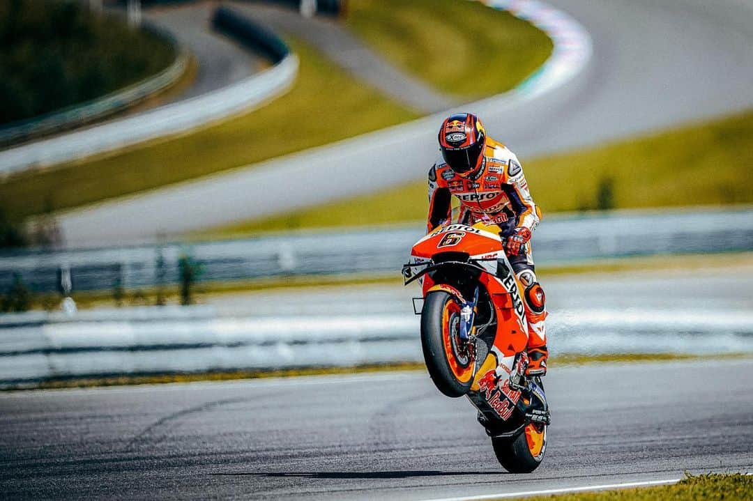 レプソル・ホンダのインスタグラム：「#TheYearThatWas - #CzechGP ⠀⠀⠀⠀⠀⠀⠀⠀⠀ @stefanbradl6 was back in the saddle of the RC213V as @alexmarquez73 made it three point scoring finishes in a row. Progress.」