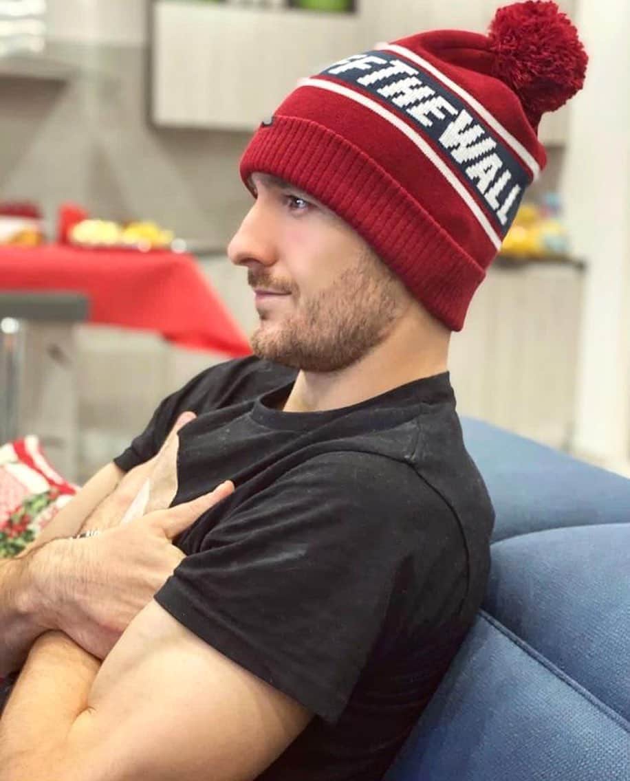 のインスタグラム：「𝙏𝙝𝙚 𝙒𝙖𝙡𝙡 🧱🤠 Buon #immacolata a tutti 🎄」