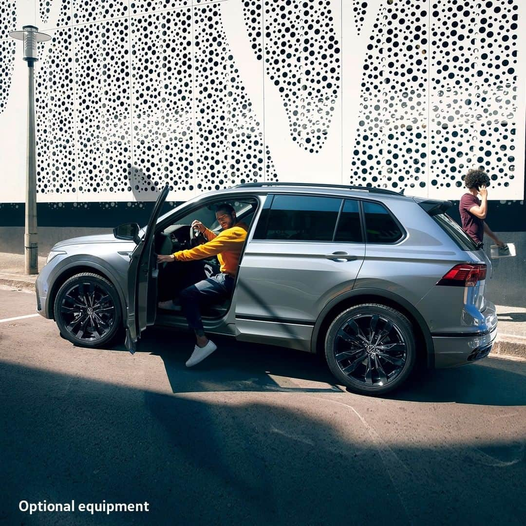 フォルクスワーゲンさんのインスタグラム写真 - (フォルクスワーゲンInstagram)「Skip fitting in. The exciting new Tiguan. #tiguantuesday #skipboring #vwtiguan #volkswagen #vw」12月9日 1時15分 - volkswagen