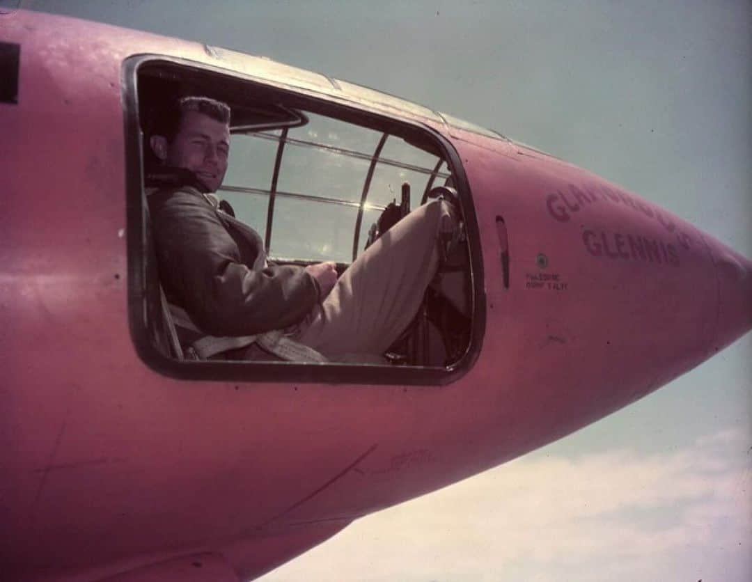 スミソニアン博物館さんのインスタグラム写真 - (スミソニアン博物館Instagram)「We remember U.S. Air Force Gen. Charles E. "Chuck" Yeager. On October 14, 1947, Yeager piloted this Bell X-1 to reach a speed of 700 mph (Mach 1.06), becoming the first pilot to fly faster than sound. The X-1 proved an aircraft could break the sound barrier. It also gathered transonic flight data that is still valuable. Our @airandspacemuseum now has the XS-1 #1, serial 46-062, named "Glamorous Glennis" by Yeager in honor of his wife.」12月9日 1時27分 - smithsonian