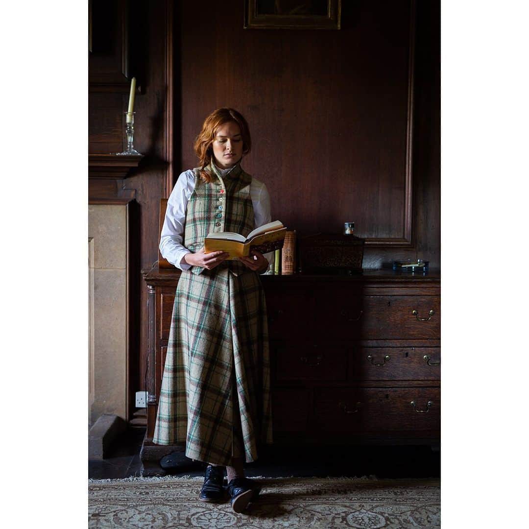キャベジズ&ローゼズのインスタグラム：「The charming Dandy waistcoat with vintage buttons. A perfect match with our blanket skirt. Flattering pieces for all shapes and sizes. @cabbagesandroses_shop @christina_strutt @scottlongjphoto @vcjobb #britishwool #shoplocal #localbusiness #somerset #bruton #limitededition #slowfashion #ootd」