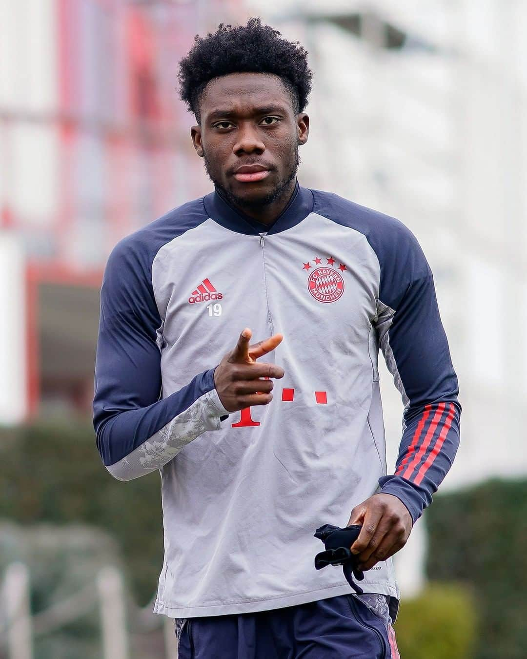 バイエルン・ミュンヘンさんのインスタグラム写真 - (バイエルン・ミュンヘンInstagram)「Guess who will be back in the squad tomorrow! 😍 @alphonsodavies   #MiaSanMia #FCBayern #UCL #packmas #FCBFCLM #MeepMeep」12月9日 1時40分 - fcbayern