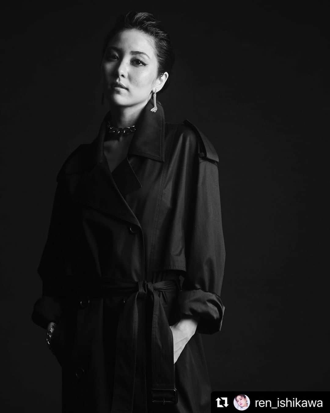 のインスタグラム：「#Repost @ren_ishikawa with @make_repost ・・・ #SENSE 1月号🌹 初登場です！ 今回の撮影、ドキドキとワクワクが最高潮で痺れました。 素晴らしいスタッフの皆様と、モデルとしての新しい一面を引き出してくれたSENSEに感謝です。 絶対チェックしてほしい！ . カメラマン秦淳司さんが撮ってくださったかっこ良すぎるアザーカットをたくさんいただいたので、載せていきます🔥」