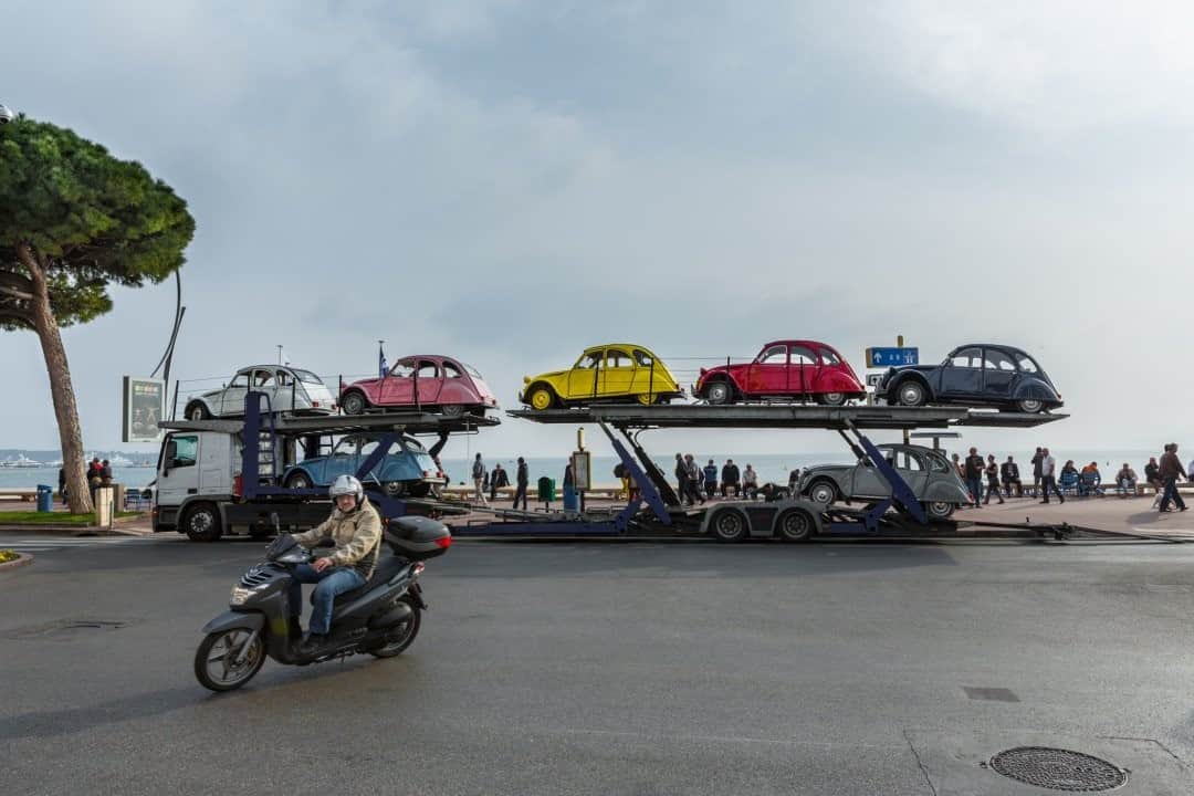 National Geographic Travelさんのインスタグラム写真 - (National Geographic TravelInstagram)「Photo by @juancristobalcobo / While visiting Cannes a while ago, I was strolling through the Boulevard de la Croisette when this truck appeared, carrying what for a moment seemed to be a bunch of toy cars. #cannes #cotedazur #juancristobalcobo」12月9日 12時34分 - natgeotravel