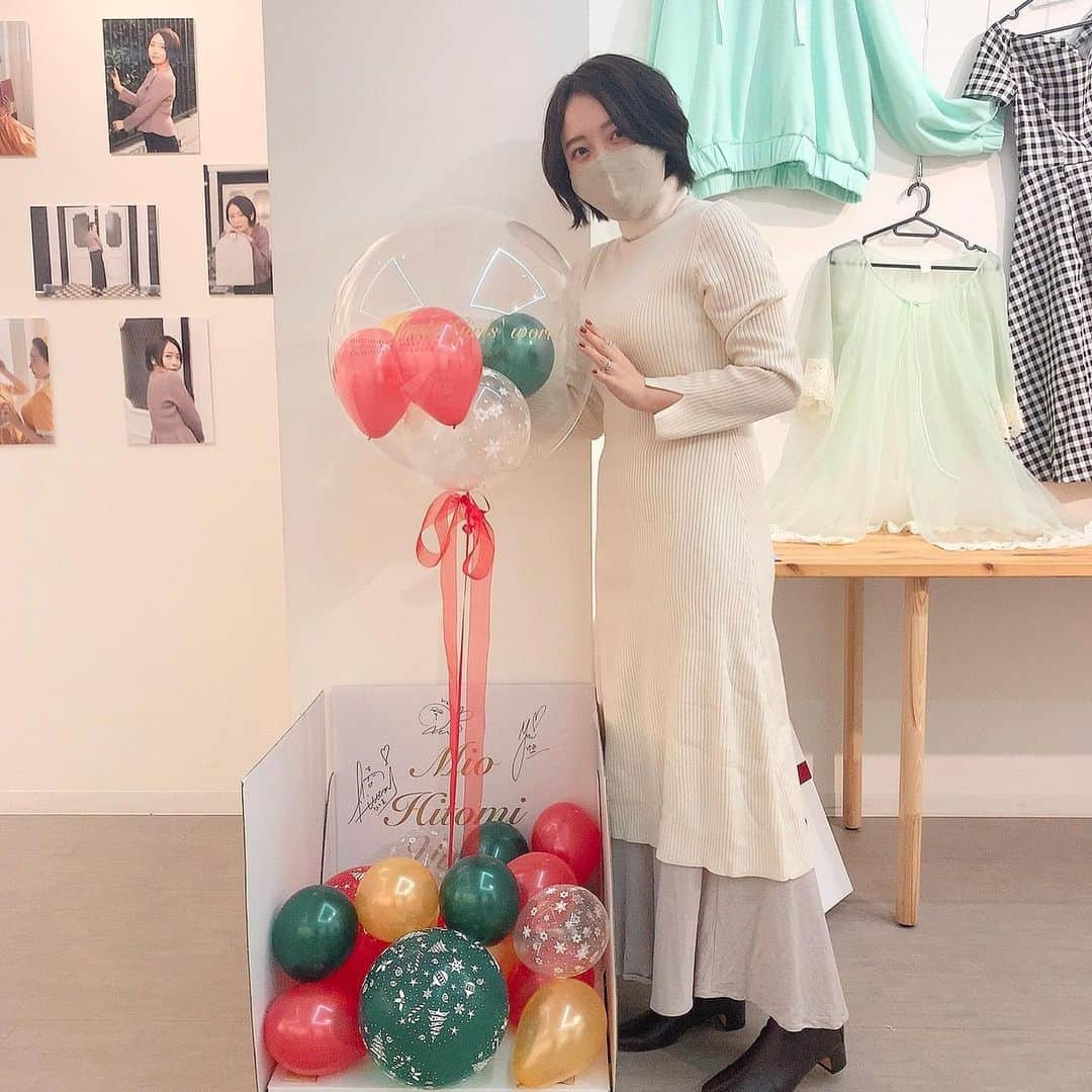 中野佑美さんのインスタグラム写真 - (中野佑美Instagram)「🧁🧁🧁  in HIROSHIGE  GALLERY  初日ありがとうございました！  足を運んでくれた方も写真集やパネルをお迎えしてくれた方も本当に嬉しかったです！ありがとうね  本日はお昼過ぎから顔出しに行きます 入場料などないので何度でもフラッと遊びに来てね」12月9日 11時22分 - nakan084