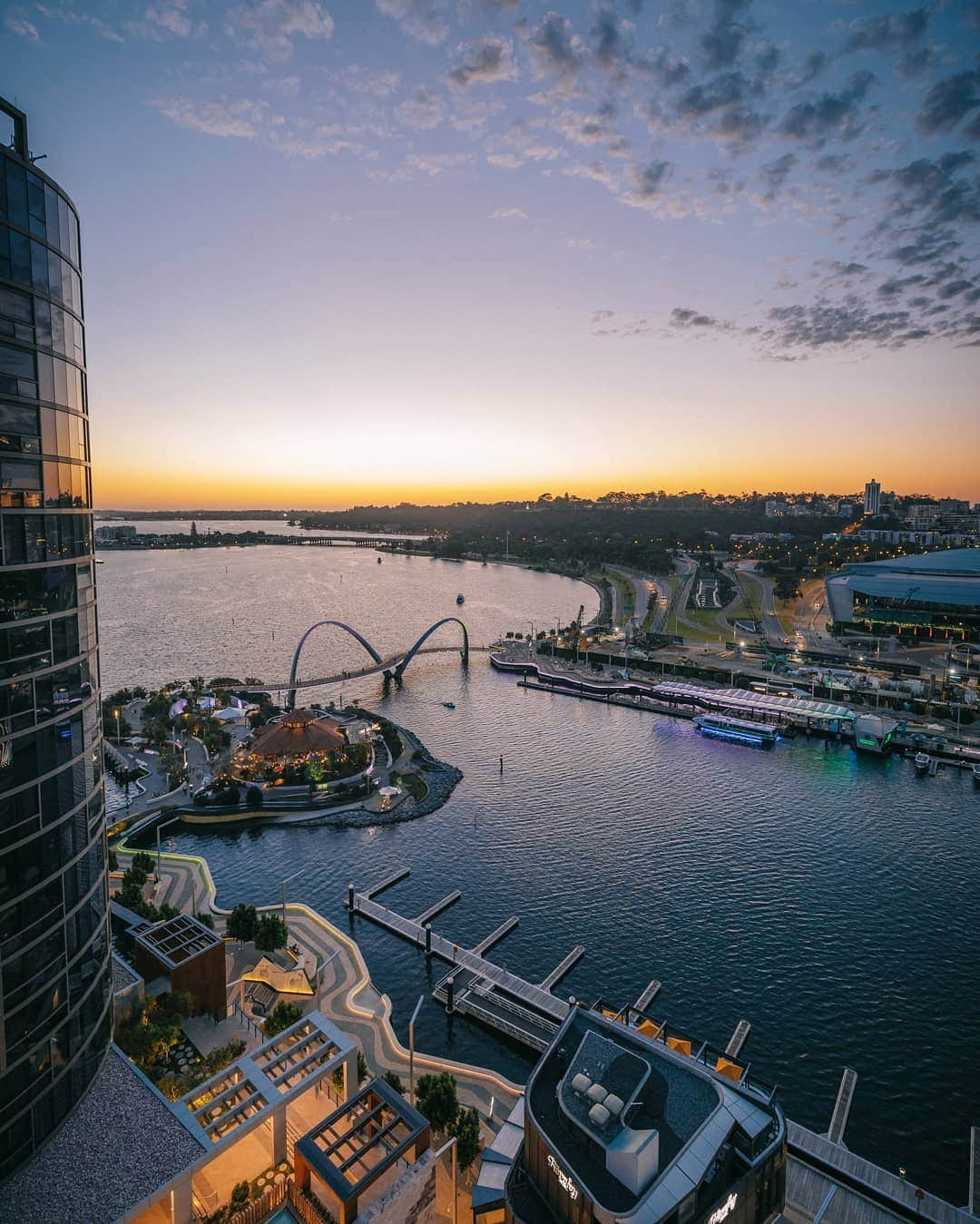 のインスタグラム：「Get lost in every vibrant detail where the city meets the sea at The Ritz-Carlton, #Perth.」