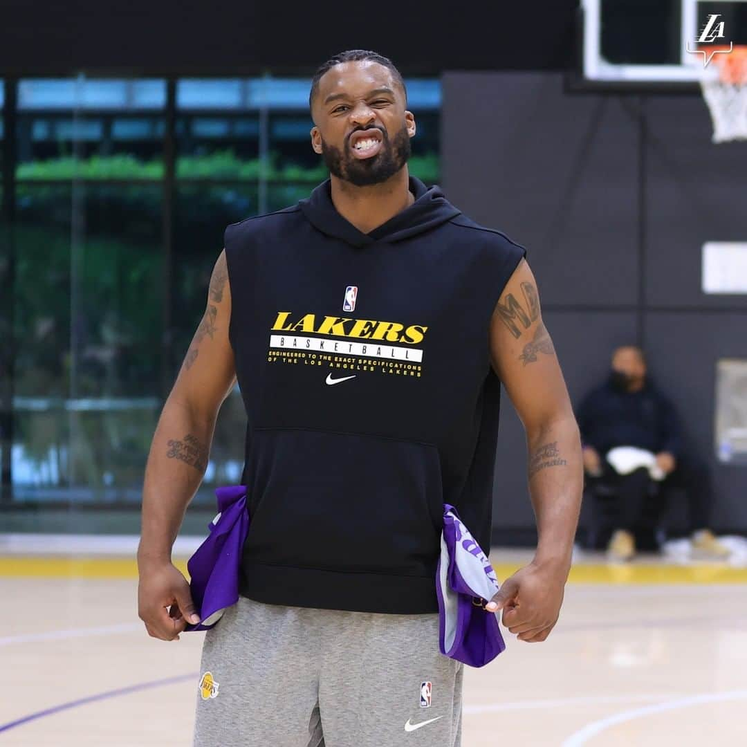 Los Angeles Lakersさんのインスタグラム写真 - (Los Angeles LakersInstagram)「New guys bringing it right away.」12月9日 11時40分 - lakers