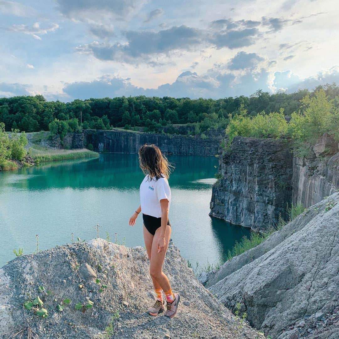 ジェイミー・チャンのインスタグラム：「No looking back. Can we please fast forward to 2021? Thanks. Love, everyone.」