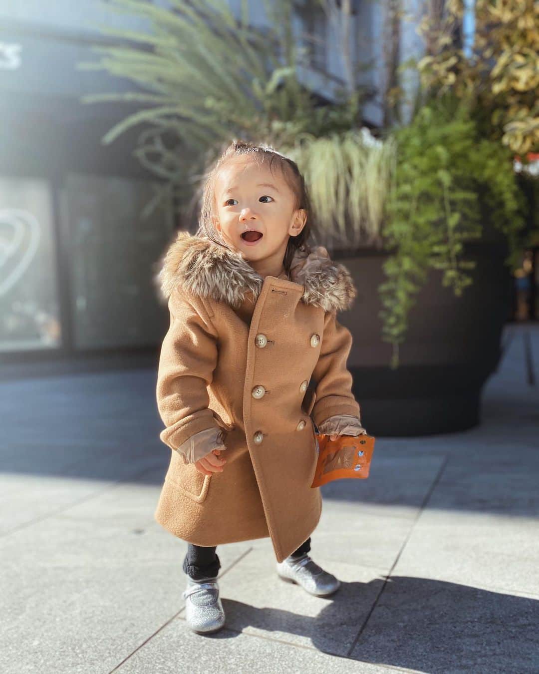 谷口紗耶香のインスタグラム：「Hi🤎🤎 もうすぐchristmas！今年もおうちで子供達と飾り付けして楽しむよ🎄　人多いとこには行きません😂  #instagood#instaootd#ootd#trend#model#japanesemodel#kawaii#girl#mama#instafashion#拍照#可爱#今天的衣服#时尚#패션#귀엽다#일본인#촬영#ママリ#ママコーデ#フォローミー#かわいい#igers#likeforlike#followme#styleinspo#instastyle#babyfashion#babygirl」