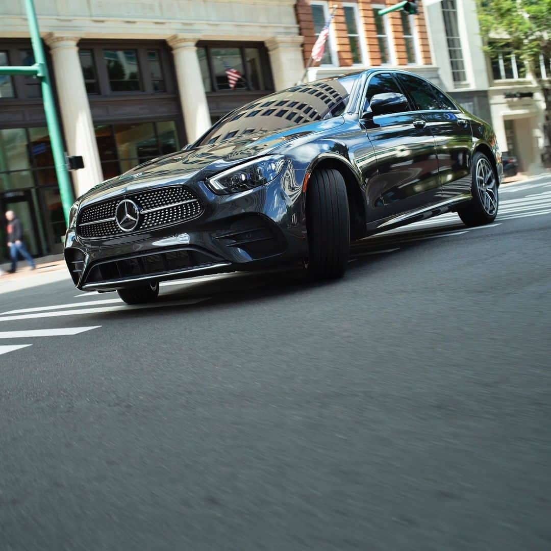 メルセデス・ベンツさんのインスタグラム写真 - (メルセデス・ベンツInstagram)「No matter where you‘re headed, the E-Class is aiming to make every day exceptional.  📷 via @mercedesbenzusa  #MercedesBenz #Eclass #Sedan #Mercedes #benz」12月9日 12時00分 - mercedesbenz