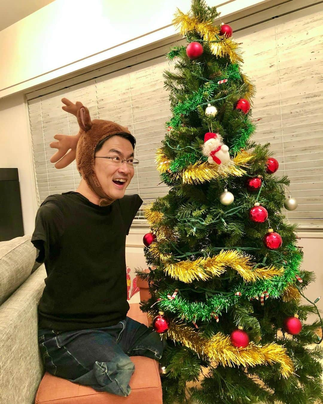 乙武洋匡さんのインスタグラム写真 - (乙武洋匡Instagram)「【#大失敗】自宅にクリスマスツリー出してみたけど、なんかおかしなことに……🎄 　　↓↓↓ https://youtu.be/V-yyNxh0Jxc  #クリスマス #クリスマスツリー #ツリー #クリスマスツリー🎄 #🎄 #チャレンジ」12月9日 12時02分 - ototake_official