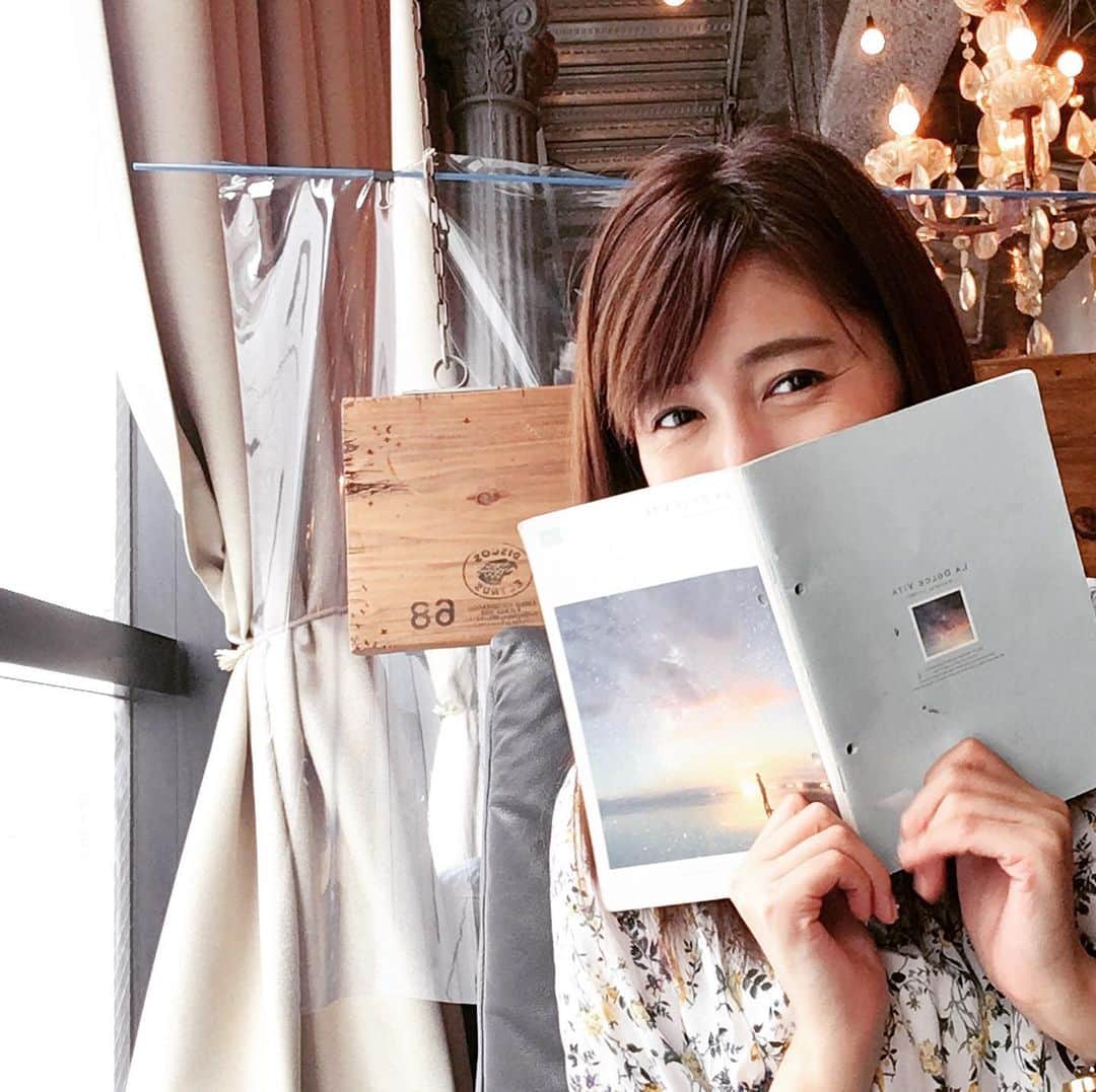 長谷部瞳のインスタグラム：「＊ 娘が幼稚園の間は、ノートを通じて心に向き合う時間📗  シッターをしていく中で、子育てにはママの心理状態がもろに出るものだと、いろんなご家庭に伺って実感してきました🌱  母になってからより一層 自分の本心をきちんと知ることは、大切な作業だなと感じます👀  本音と向き合うと、本心が浮かび上がってくるよ✏️  #子育て #子育て日記 #子育て悩み #心育て #育児は育自 #マイノート #5歳女の子 #笑顔が一番 #ママライフ #ママスタグラム」