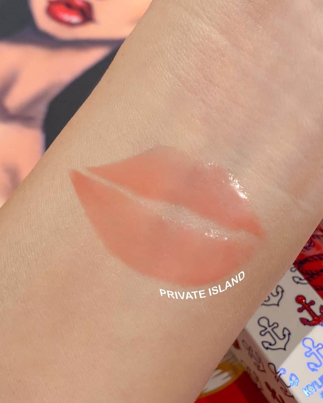 Kylie Cosmeticsさんのインスタグラム写真 - (Kylie CosmeticsInstagram)「our high gloss in private island is a stunning sheer cherry red that pairs perfectly with any look! 🍒 grab this must have shade now on kyliecosmetics.com! photos by @cassydaraiche @theglamwoman❣️」12月9日 12時14分 - kyliecosmetics
