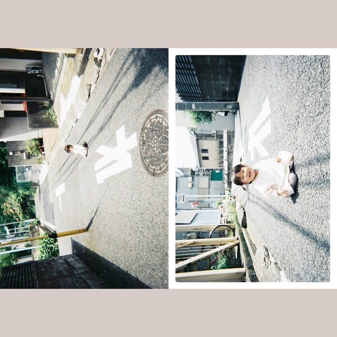 Photobackさんのインスタグラム写真 - (PhotobackInstagram)「毎月スタッフが特に気になった作品をピックアップしてご紹介する「今月の一冊」📕  . 今月の一冊は、おおしたなつかさんの作品「Film days」です😊 . 日常の中にひそむ一瞬のあどけない表情をとらえた フィルムならではのあたたかさがつたわってくる一冊です。 . ページいっぱいに横向きに配置された 斬新なレイアウトが思わず見入ってしまいます✨ . 後半にある総集編ページの中には お子さまのたくさんの表情がつまっていて みていてあたたかい気持ちになります😊💓 . 今月の一冊「Film days」を すべてご覧になりたい方は、 @photoback.jp 本日のストーリーズ、 またはハイライトの「今月の一冊」をチェック！ 公開サイトにアクセスできます👀✨ . #photoback #フォトバック #フォトアルバム #フォトブック #アルバム #フォトブック作成 #フォトブックづくり #photoback今月の一冊 #photoback作品紹介2020 #みんなのphotoback #思い出 #LIFE #Filmdays #フィルム写真 #フィルム #フィルムカメラ #日常 #親子 #家族 #こどもと暮らす #こどものいる暮らし」12月9日 12時15分 - photoback.jp