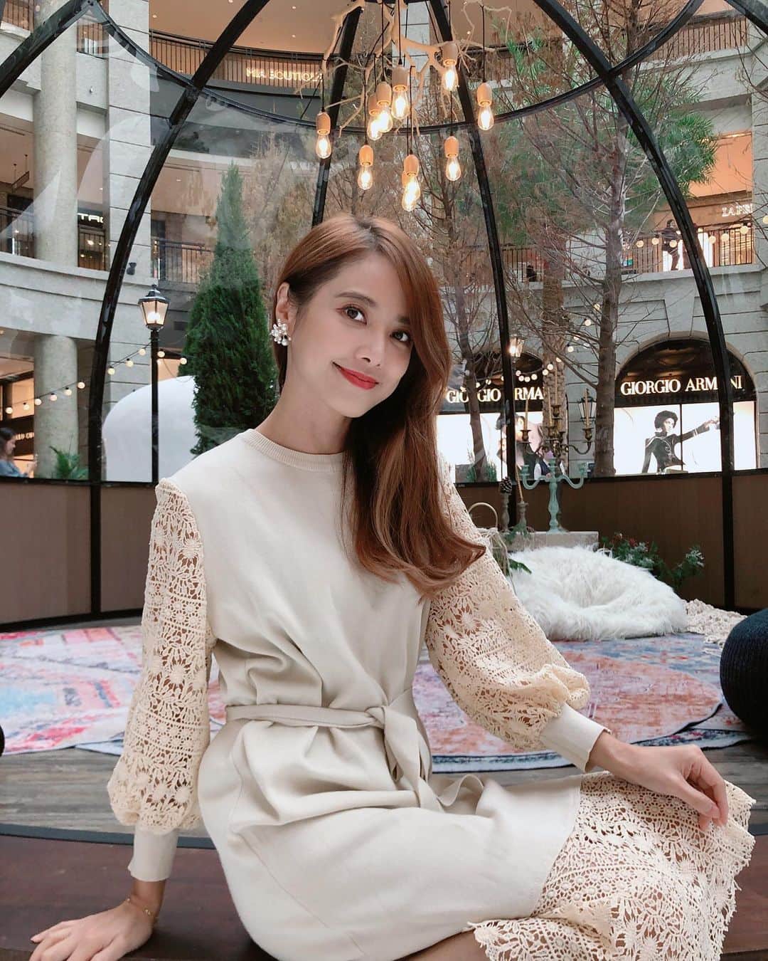 Miaのインスタグラム：「可以把家裡佈置成醬子嗎😆🎄🎄🎄 #聖誕節  #謝謝快狠準攝影師Dara😆 @_dadadidadi_」