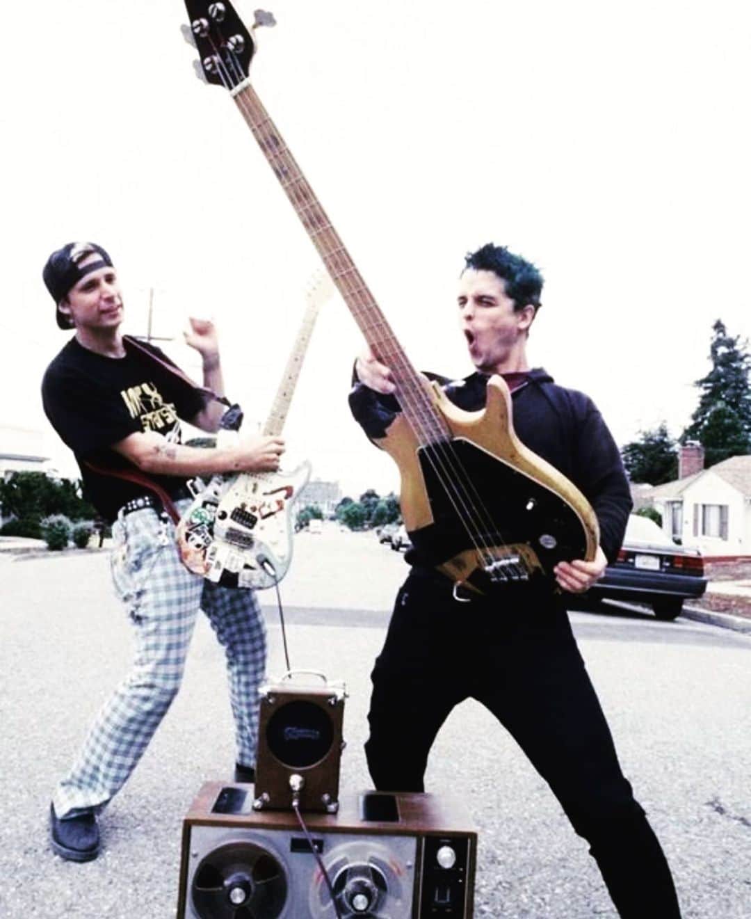 のインスタグラム：「It’s tuesday so...  Mix it up and shred! 🔥🎶」