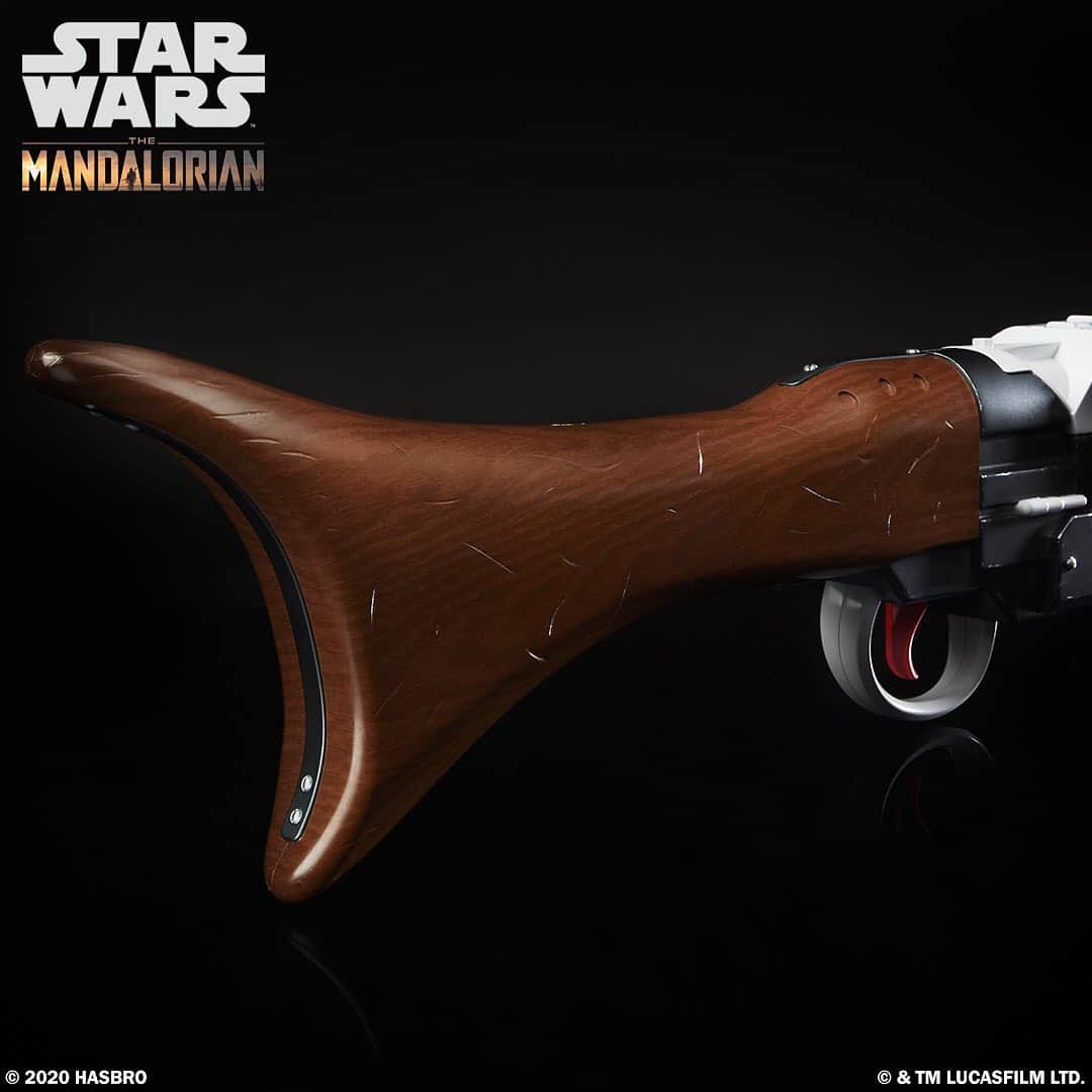 Hasbroさんのインスタグラム写真 - (HasbroInstagram)「@Nerf x @StarWars Amban Phase-pulse blaster available for pre-order NOW! Parents – check out the link in bio. #MandoMondays #TheMandalorian #Nerf  Imagine tracking down bounties and battling opponents with this Nerf Star Wars Amban Phase-pulse Blaster. It's meticulously detailed to capture the look of the blaster seen in The Mandalorian live-action TV series on Disney Plus. It measures an awesome 50.25 inches long (1.27 meters) and comes fully assembled in premium packaging, perfect for display!  It makes series-accurate blaster sounds and has an electronic scope with an illuminated lens.」12月9日 3時34分 - hasbro