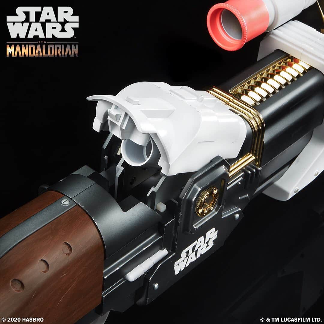 Hasbroさんのインスタグラム写真 - (HasbroInstagram)「@Nerf x @StarWars Amban Phase-pulse blaster available for pre-order NOW! Parents – check out the link in bio. #MandoMondays #TheMandalorian #Nerf  Imagine tracking down bounties and battling opponents with this Nerf Star Wars Amban Phase-pulse Blaster. It's meticulously detailed to capture the look of the blaster seen in The Mandalorian live-action TV series on Disney Plus. It measures an awesome 50.25 inches long (1.27 meters) and comes fully assembled in premium packaging, perfect for display!  It makes series-accurate blaster sounds and has an electronic scope with an illuminated lens.」12月9日 3時34分 - hasbro