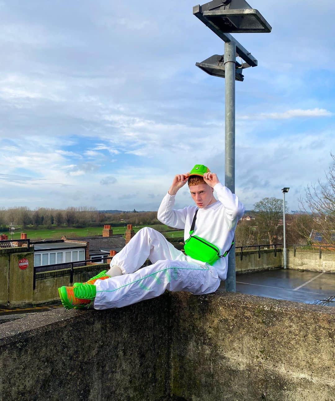 レオ・マンデラのインスタグラム：「@mulberryengland brightening up my day 🤑」