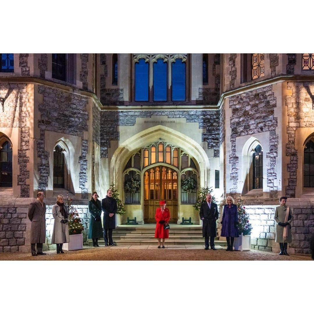 ロイヤル・ファミリーさんのインスタグラム写真 - (ロイヤル・ファミリーInstagram)「🎶 🎺 Members of the Royal Family enjoyed Christmas songs played by a @salvationarmyuk band during an event at Windsor Castle to thank local volunteers and key workers.  The Queen thanked the band for their performance, as well as for the wider work of the Salvation Army during the pandemic and over the Christmas period.  Their Royal Highnesses The Prince of Wales and The Duchess of Cornwall, The Duke and Duchess of Cambridge, The Earl and Countess of Wessex and The Princess Royal welcomed a number of local volunteers and key workers from organisations and charities in Berkshire, who will be volunteering or working to help others during Christmas.」12月9日 3時52分 - theroyalfamily