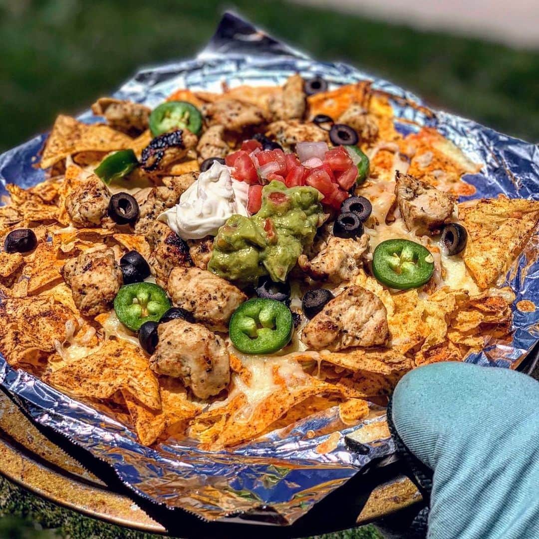 questnutritionさんのインスタグラム写真 - (questnutritionInstagram)「How do you make your #QuestNachos? 🤩 Fan @ketowithshar used Loaded Taco chips, lemon pepper chicken, jalapeños, olives, pico de gallo, guacamole, sour cream, & Monterey Jack cheese. 👌😋 #onaquest #tacotuesday」12月9日 3時57分 - questnutrition