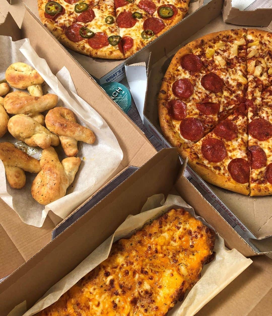 Domino's Pizzaさんのインスタグラム写真 - (Domino's PizzaInstagram)「Need your opinion! What movie should we watch with this combo? Cause guess what – you can stream thousands of movies for FREE with access to @epix for 30 days when you order online.⁣」12月9日 4時00分 - dominos