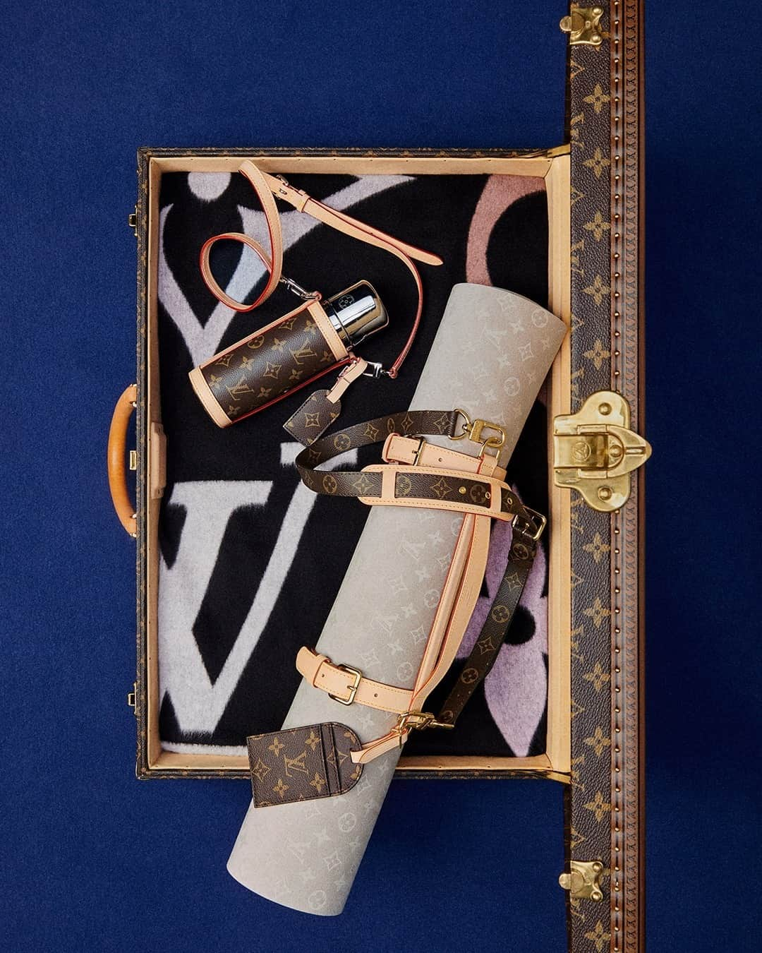 ルイ・ヴィトンさんのインスタグラム写真 - (ルイ・ヴィトンInstagram)「Everyday indulgences. Elevate daily essentials with pieces from #LouisVuitton’s Art of Living collection. Discover more #LVGifts via link in bio.」12月9日 4時19分 - louisvuitton