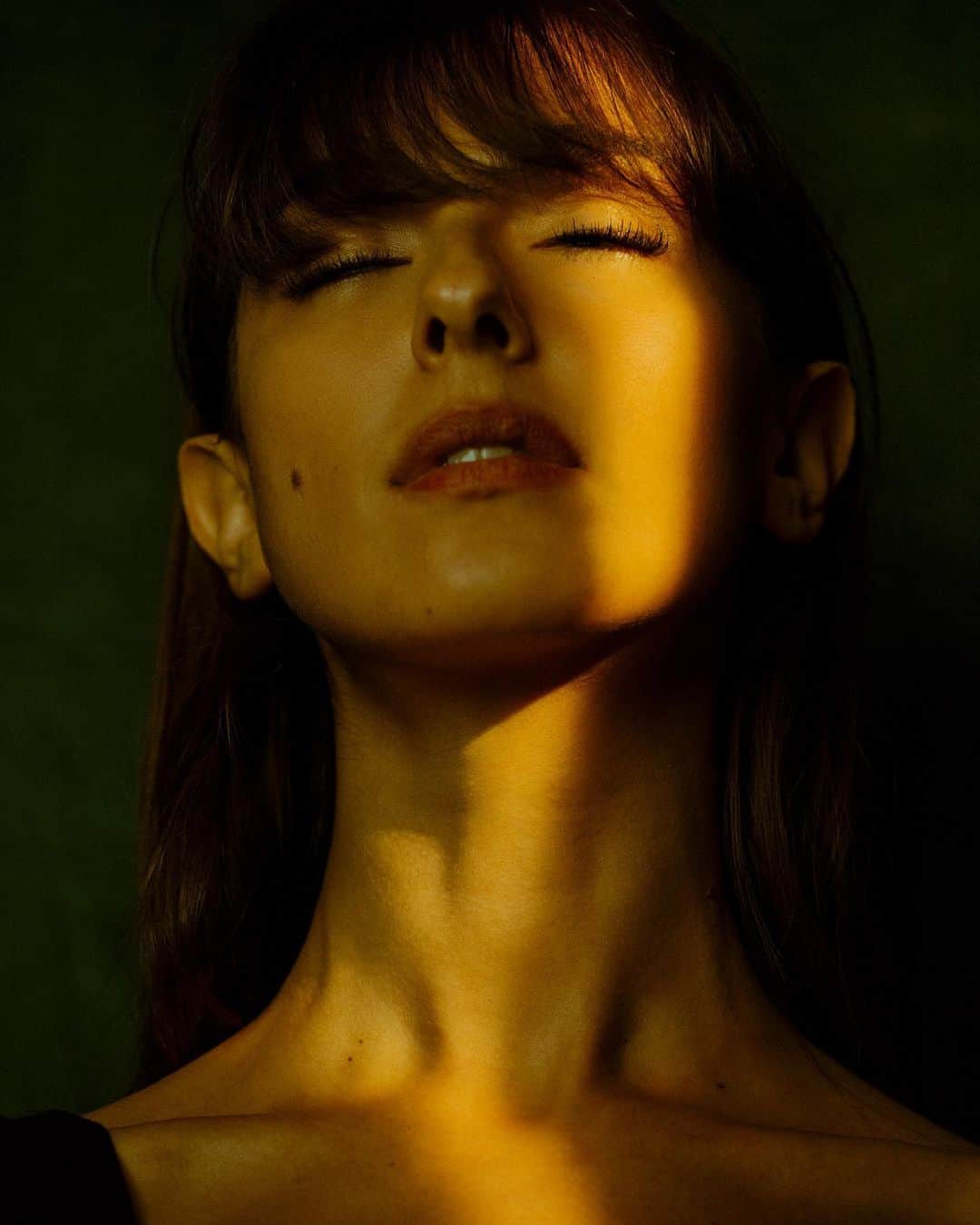 Stella Egittoのインスタグラム：「IMMACOLATA CONCEZIONE: •1) oggi festeggio l’onomastico (sul perché io lo festeggi oggi andate a cercare mia madre e chiedete spiegazioni a lei ) •2) si aprono le scommesse su cosa io stia sognando nell’immacolato momento di concezione di cui sopra).  . . . . #nowhere」