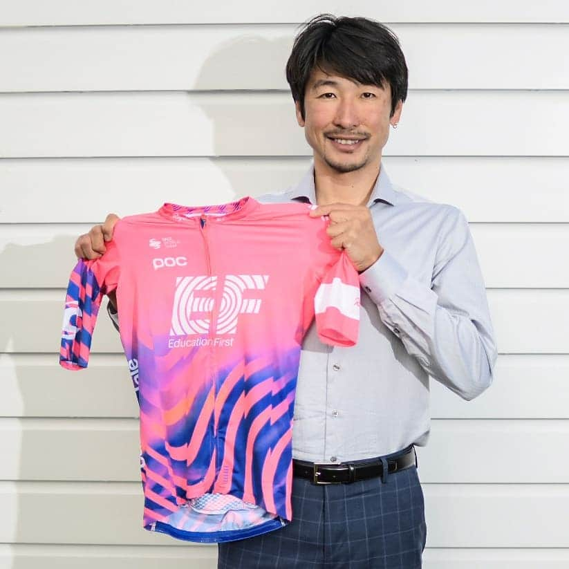 別府史之のインスタグラム：「January 1, 2021, I will join to the UCI World Tour team EF Pro Cycling.  I started racing when I was 9 years old. My dream was to become a professional cyclist in Europe. After graduating from high school, I went to Europe and raced in the French amateur category for three years, where my results were recognized and I was able to become a professional rider  Next season will be my 17th year as a professional and spent 20 years in Europe.  And it is a great honor and happiness to be able to compete with the World Tour team for another year.  I am excited for this opportunity to contribute to EF Pro Cycling in 2021  The team's main sponsor, EF (Education First), is a world-class language school and study abroad agent with a history of more than 50 years and is a international company.  My impression of the team is that it is a professional cycling team that is unique and always has gorgeous cycling kits and bicycles. The team does great at the Classics and at the GrandTours and the teamwork is always solid. I am excited to ride with them as a team  Due to the influence of the COVID-19, I couldn't ride a bicycle outside this spring. That's why when the lockdown was finished and I was able to ride outside, I realized that I was alive and I realized again that I love this sport.  The situation is still tough, but I would like to prepare well for 2021.  I appreciate your support.  All the best,  Fumiyuki Beppu  Teams  2005-2007 Team Discorvery channel 2008-2009 Skil-Shimano 2010-2011 Radioshack 2012-2013 GreenEdge-Orica GreenEdge 2014-2015 Trek factory racing team 2016-2019 Trek-segafredo 2020 NIPPO DELKO OneProvence 2021- EF Procycling team  Best result  2006 Japan National Champion Road & TT 2007 Tour de Romandie 3 stage 2nd place 2008 Asian Champion 2009 Tour de France  3 stage 8th place 19 stage 7th place 21 stage Prix de la combativité 2011 GP West France Plouay 8th Japan National Champion Road & TT 2012 Giro d'Italia 3 Stage 9th 2016 vuelta a Espana 18 Stage Prix de la combativité  2018 Asian Games Road 2nd Time Trial 3rd」