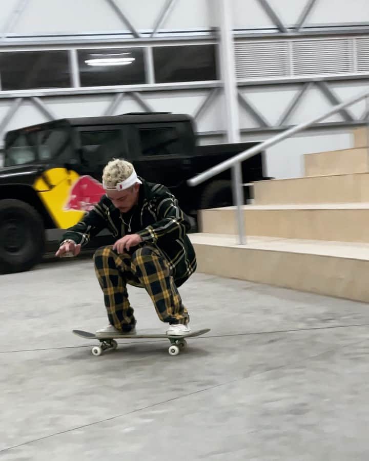 グスタボ・リベイロのインスタグラム：「Nollie treflips 😍」