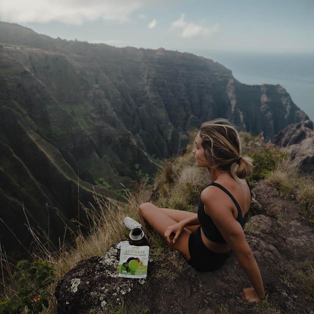 ブリアナ・コープさんのインスタグラム写真 - (ブリアナ・コープInstagram)「Don't forget to get your greens!🌱  I'm so excited to partner with @lairdsuperfood to share the love about their brand new Activate Greens, which has 18 superfood ingredients✨   Each serving is the equivalent of 14 kale leaves, 4 spinach leaves, 1 broccoli floret, and 5 blueberries. It makes it so easy to get your recommended daily dose of greens without slowing down. 🌱🏃🏼‍♀️  They're offering 15% for a limited time...go check it out!」12月9日 4時51分 - briannacope