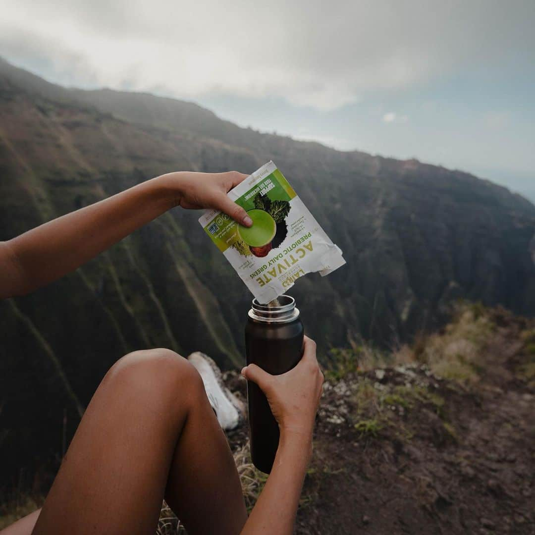 ブリアナ・コープさんのインスタグラム写真 - (ブリアナ・コープInstagram)「Don't forget to get your greens!🌱  I'm so excited to partner with @lairdsuperfood to share the love about their brand new Activate Greens, which has 18 superfood ingredients✨   Each serving is the equivalent of 14 kale leaves, 4 spinach leaves, 1 broccoli floret, and 5 blueberries. It makes it so easy to get your recommended daily dose of greens without slowing down. 🌱🏃🏼‍♀️  They're offering 15% for a limited time...go check it out!」12月9日 4時51分 - briannacope