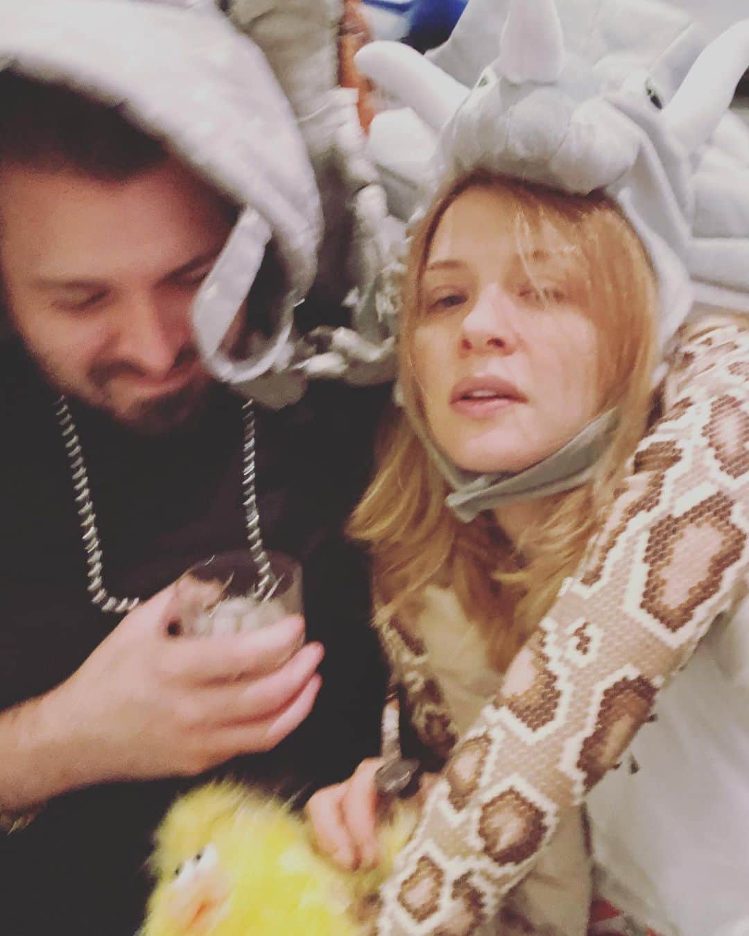 レイチェル・レフィブレのインスタグラム：「In case you’re wondering how most of our nights end.」