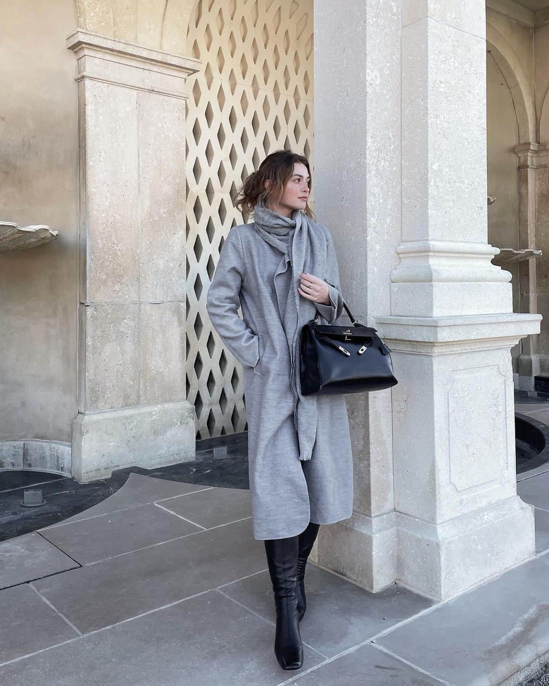 Kelsey Simoneのインスタグラム：「All grey but never feeling grey 😊」