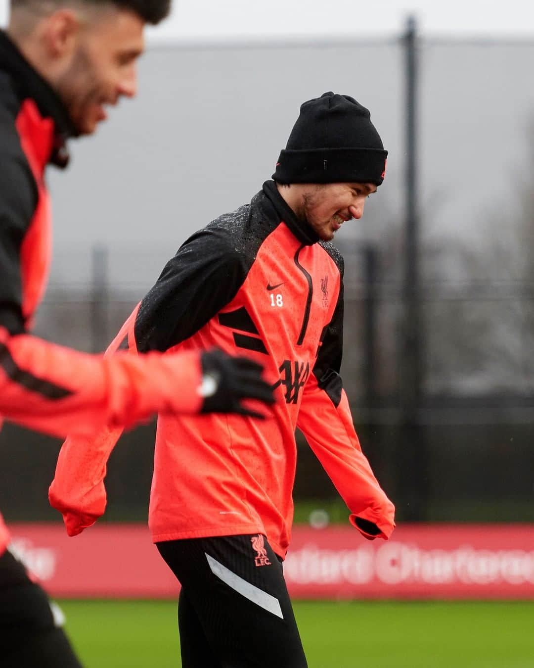 リヴァプールFCさんのインスタグラム写真 - (リヴァプールFCInstagram)「All smiles 😁🔴 #LFC #LiverpoolFC #Training」12月9日 5時01分 - liverpoolfc