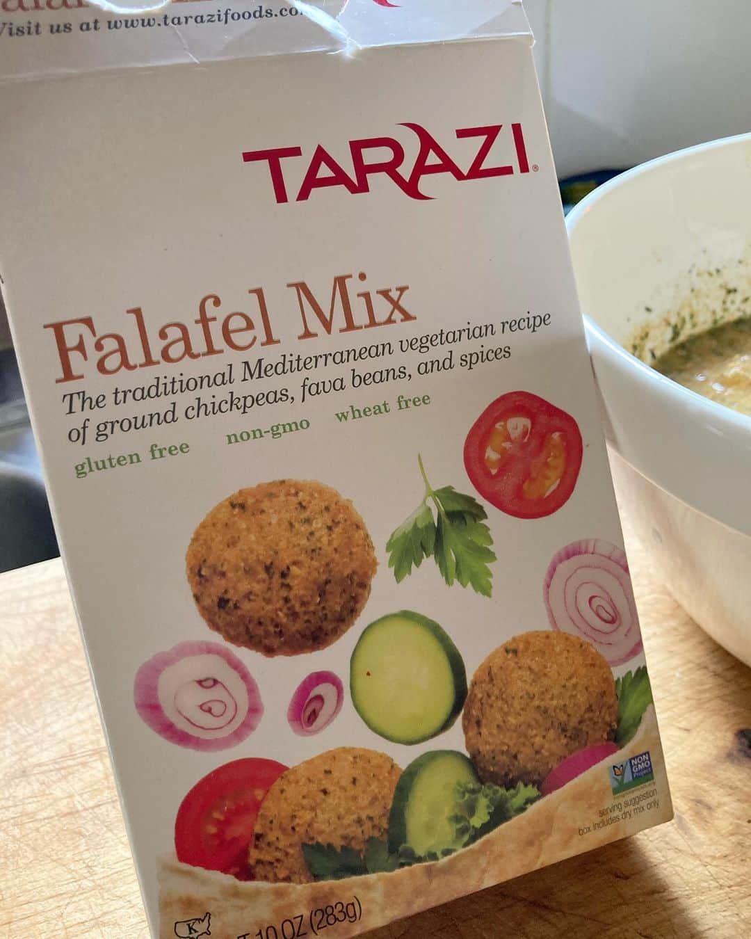 シャニン・ソサモンのインスタグラム：「baking in the oven, very yummy w/  the vegan dipping sauces」