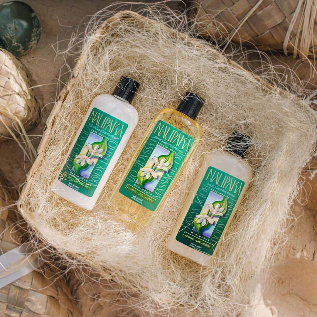 Lanikai Bath and Bodyさんのインスタグラム写真 - (Lanikai Bath and BodyInstagram)「Our Gift Sets are cozied up in a genuine Lauhala box adorned with a sea inspired keepsake ornament. We make wrapping easy, reusable and sustainable!   We've got the gifting goodies for every~body and at every price point.   Complimentary shipping on orders $75+ order by December 15th for Christmas delivery.  Link to our selection in Bio.  #gift #christmas #melekalikimaka #holiday #stockingstuffers #ecofriendly #hawaii #plumeria #beach #palm #lauhala #recycle #wrapping #organizer #giftset #supportlocal #lanikai #shea #kukuinut #verbena」12月9日 5時16分 - lanikaibathandbody
