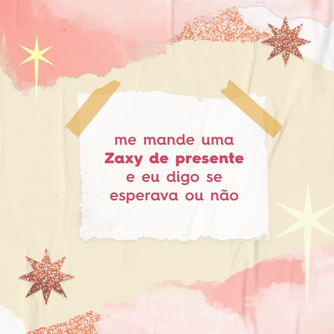 のインスタグラム：「Post feito especialmente pra você marcar aquele @ que vai te surpreender nesse final de ano com um mimo 😜 #FimDeAnoZaxy  #pracegover #pratodosverem:  Na foto, temos o fundo rosinha claro com alguns rasgos e estrelas com glitter. No centro, temos o desenho de um bilhetinho com adesivos nas pontas com o seguinte texto: “Me mande uma Zaxy de presente de Natal e eu digo se esperava ou não”.」