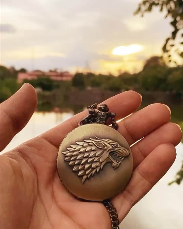 ピーター・ディンクレイジのインスタグラム：「⏱️FREE WATCHES⏱️ Today We're giving away 100 pieces of "GOT LUXURY WATCHES" to celebrate a global launch and to establish a brand😍🎊 ° Click link in bio @peterdinklage to claim yours now! ° Free for the next 24 hours only⏳ Only 100 Watches in stock🔥 ° They’ll pay it for you, just cover shipping and handling fee today! 🙌」