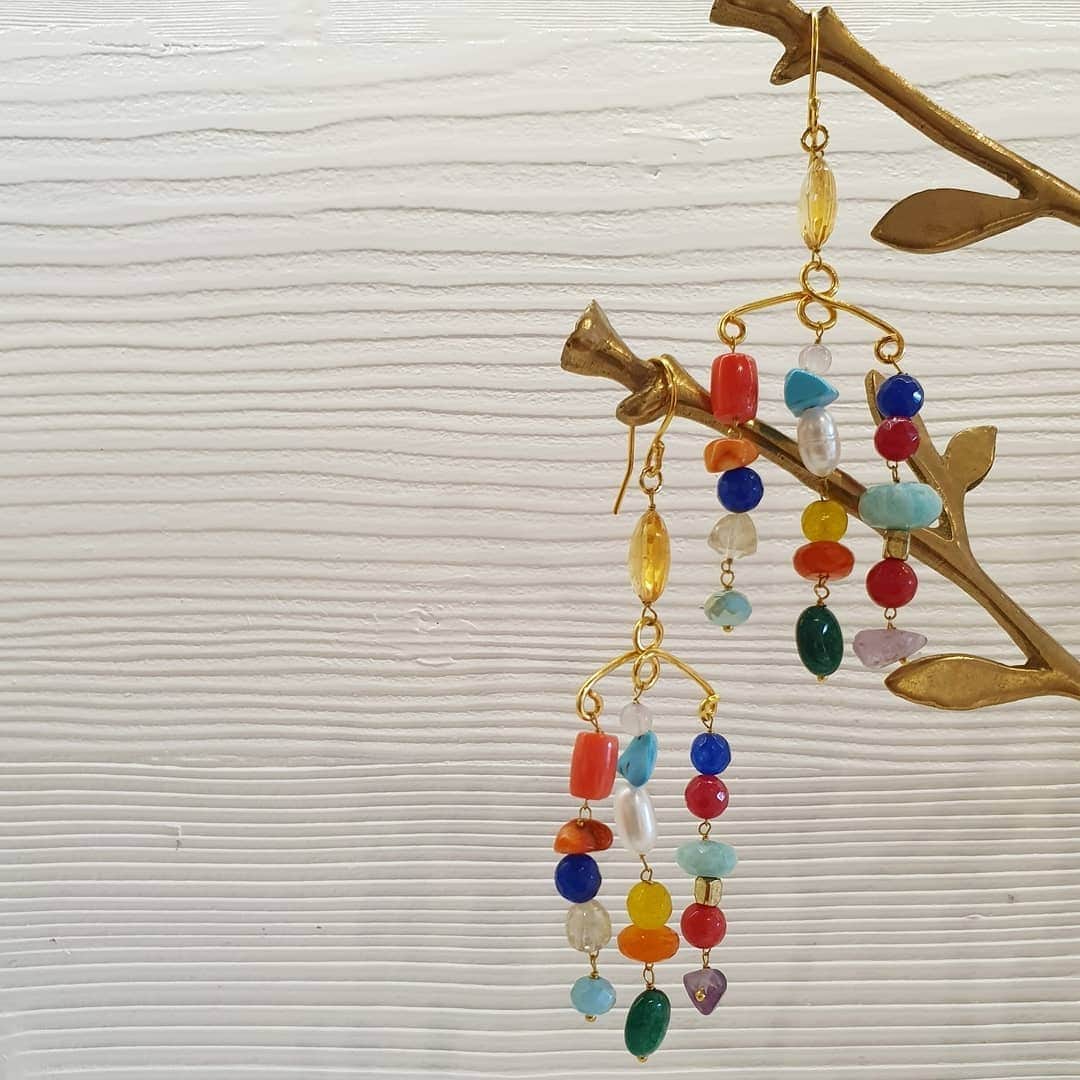 ミーガンパークのインスタグラム：「Strong earring game! Make a statement with the show stopping Talitha Gala Earrings. Pair with a simple block coloured outfit, pull your hair back and you’re ready for this year’s festivities!」