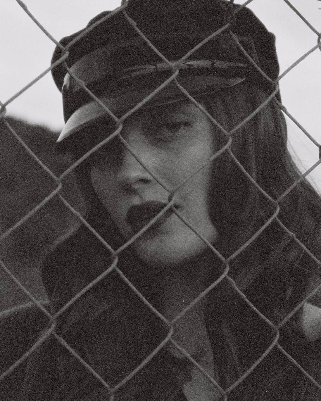 Larsen Thompsonさんのインスタグラム写真 - (Larsen ThompsonInstagram)「Fashion is timeless with @karllagerfeld 🖤 Photos by: @rileytaylor」12月9日 5時42分 - larsenthompson