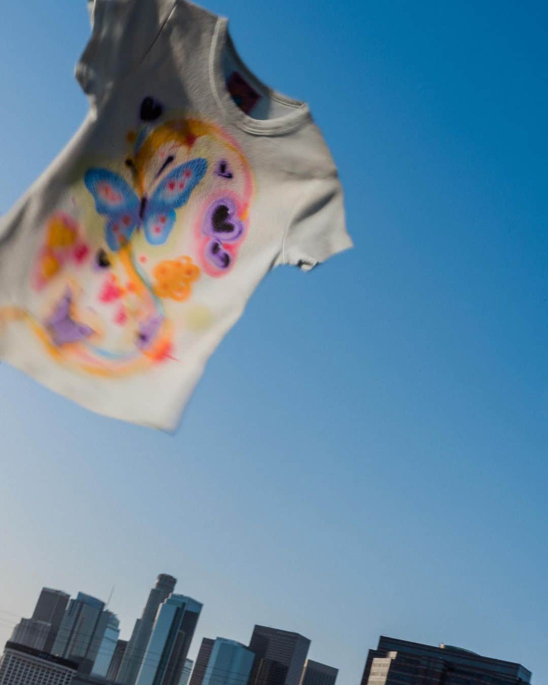 UNIFのインスタグラム：「ℳorpho airbrush baby tee ꒰ꆚ꒱*ﾟ」