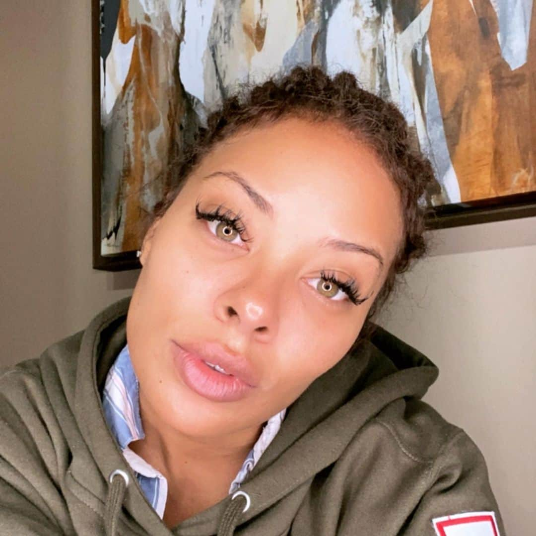 エヴァ・マルセルさんのインスタグラム写真 - (エヴァ・マルセルInstagram)「🌻」12月9日 6時12分 - evamarcille