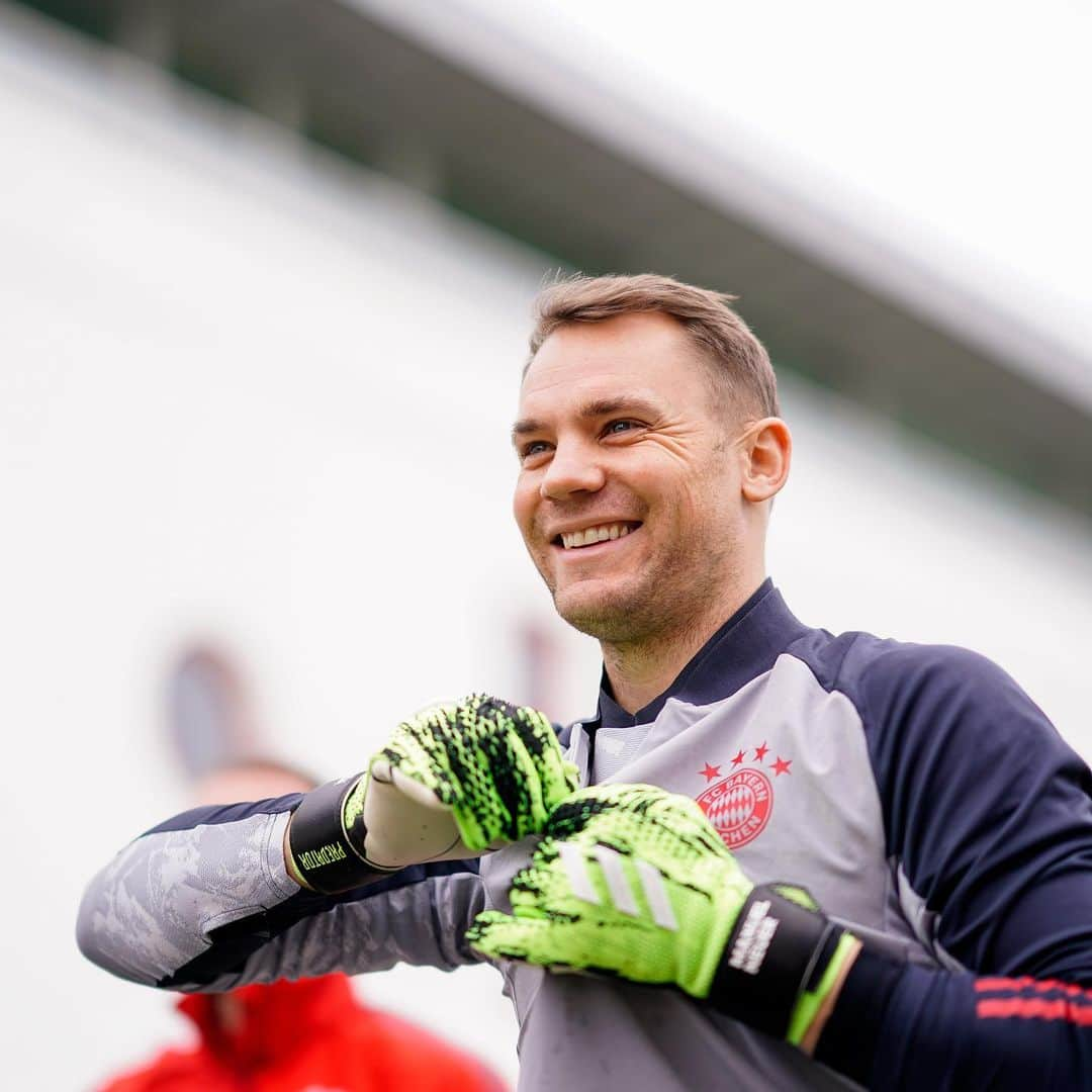 マヌエル・ノイアーさんのインスタグラム写真 - (マヌエル・ノイアーInstagram)「Positive vibes 😄⚽️」12月9日 6時23分 - manuelneuer